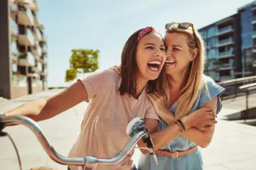 2 women laughing